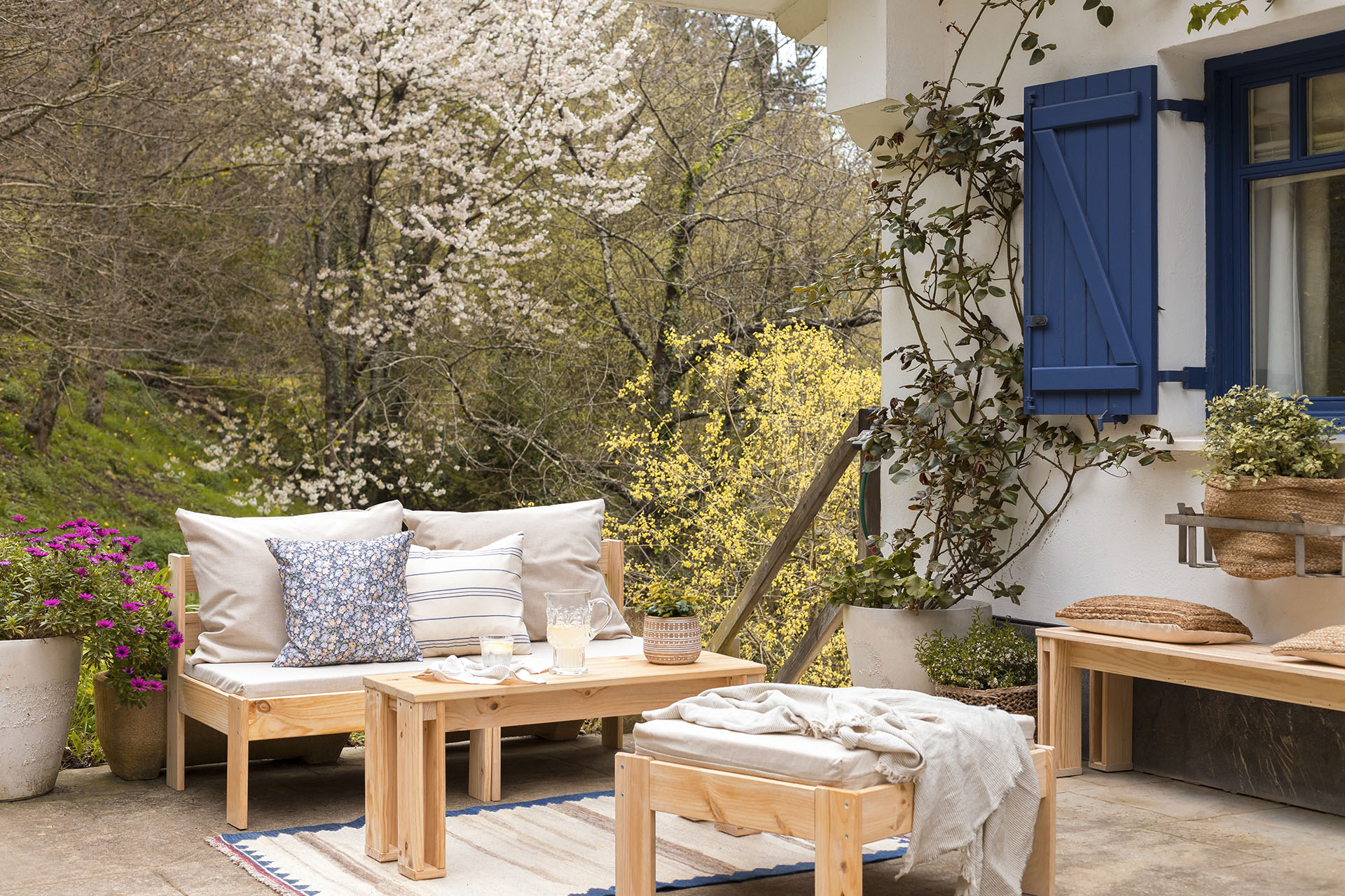 Imagen de ambiente 2 para:Sillones modulares de madera natural para exterior
