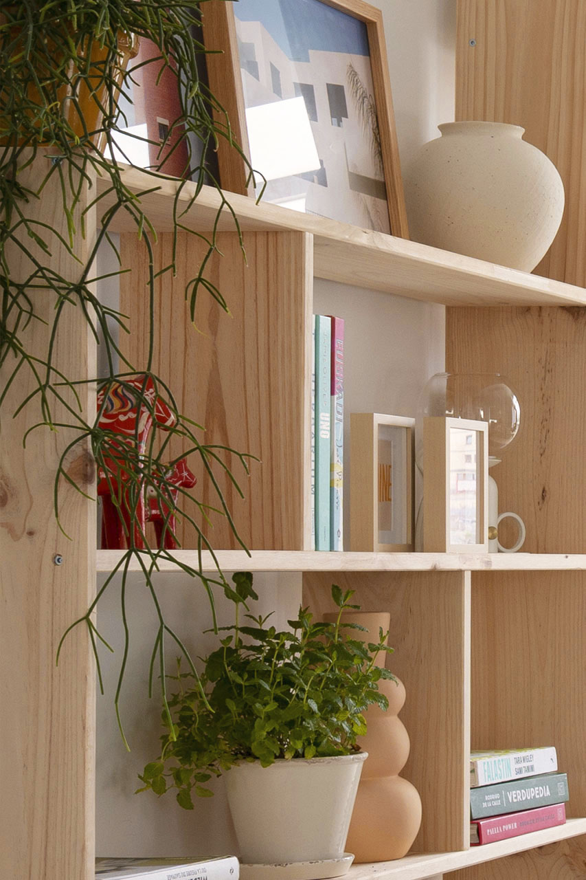 Imagen de ambiente 2 para:Estanter&iacute;a de madera natural