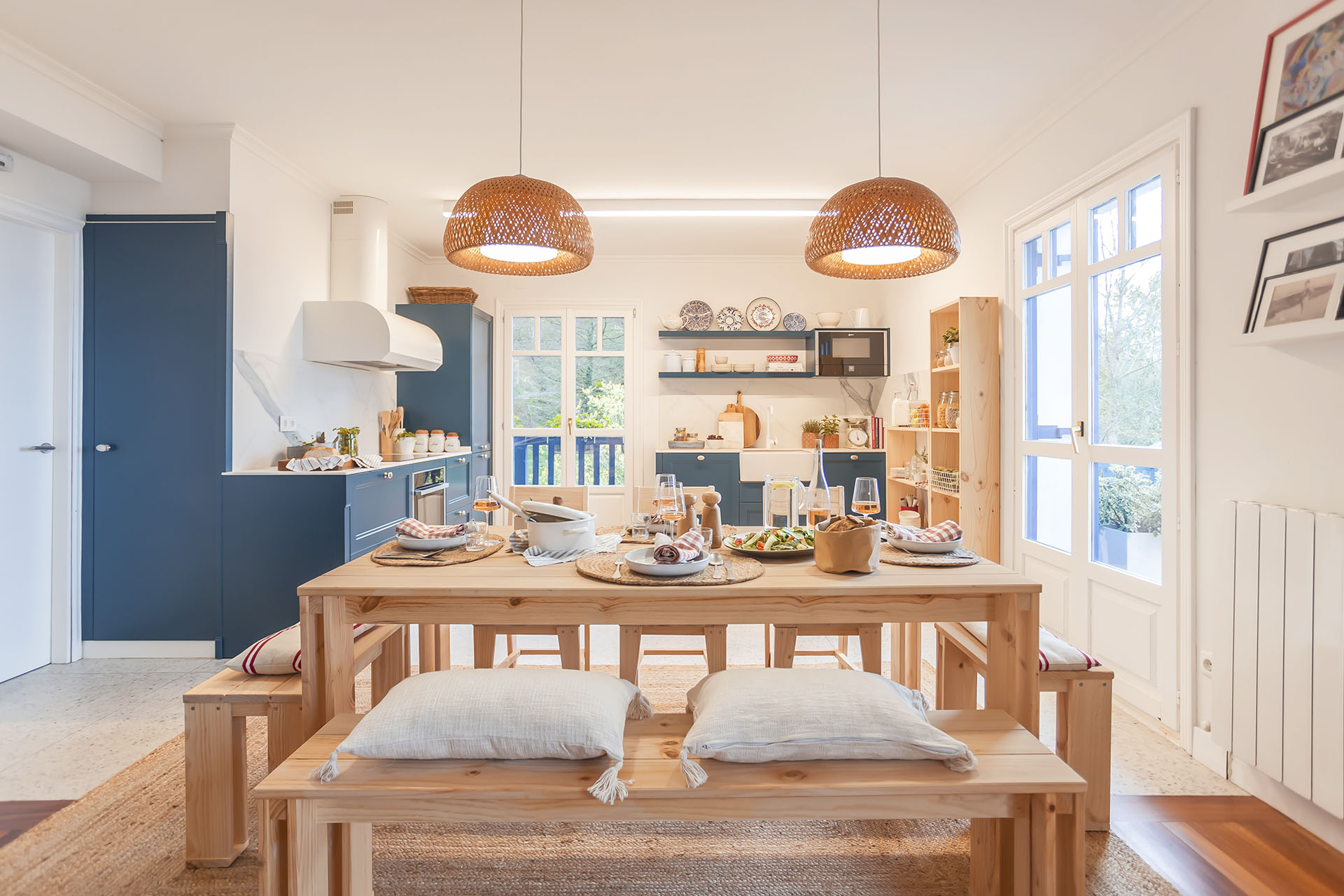 Imagen de ambiente 2 para:Mesa de comedor grande de madera natural