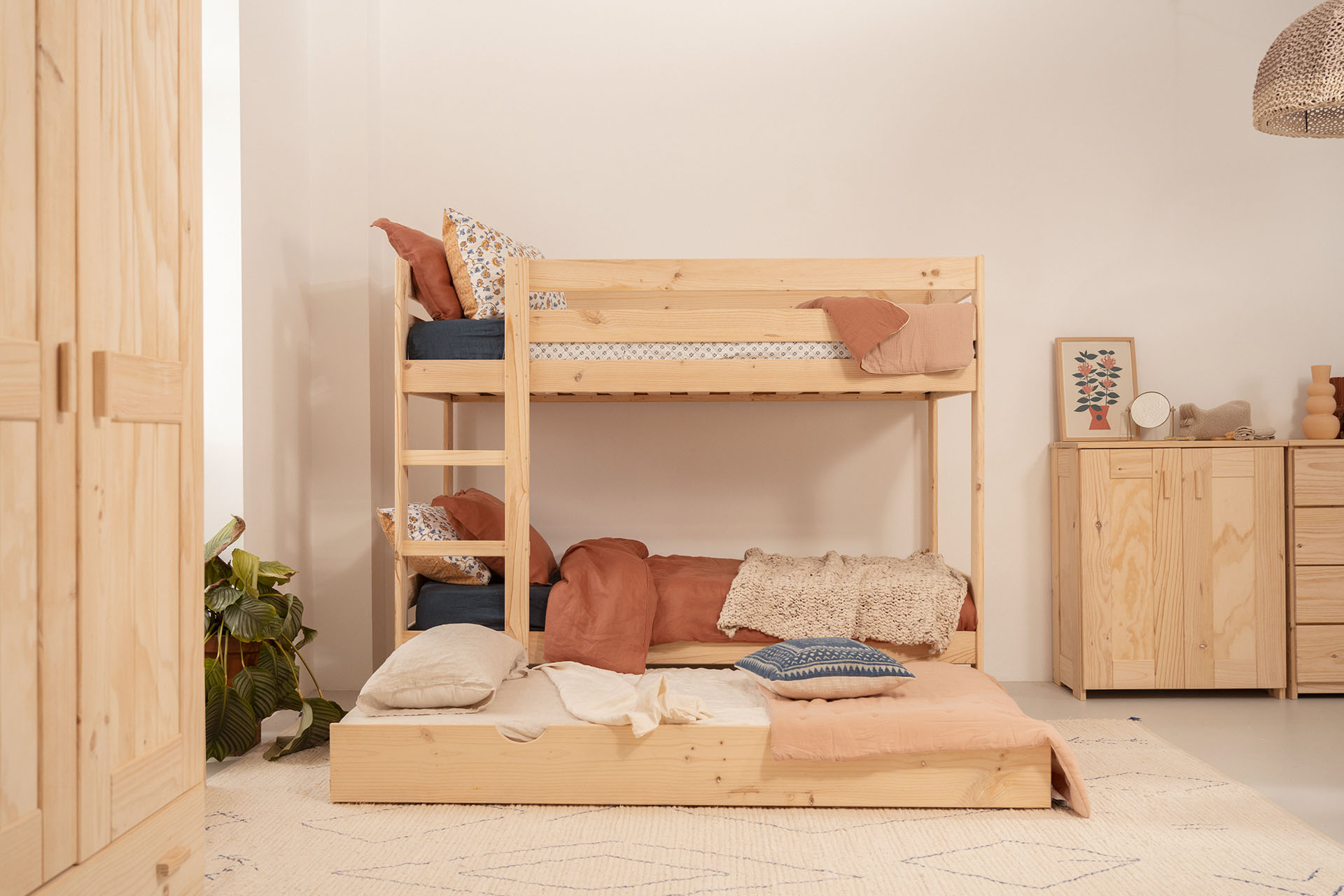 Imagen de ambiente 2 para:Litera de madera maciza con cama nido