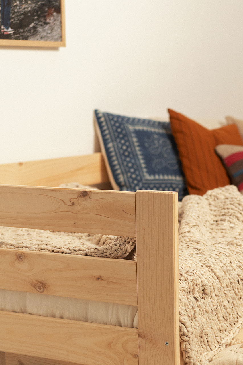 Imagen de ambiente 2 para:Cama sof&aacute; con nido de madera natural