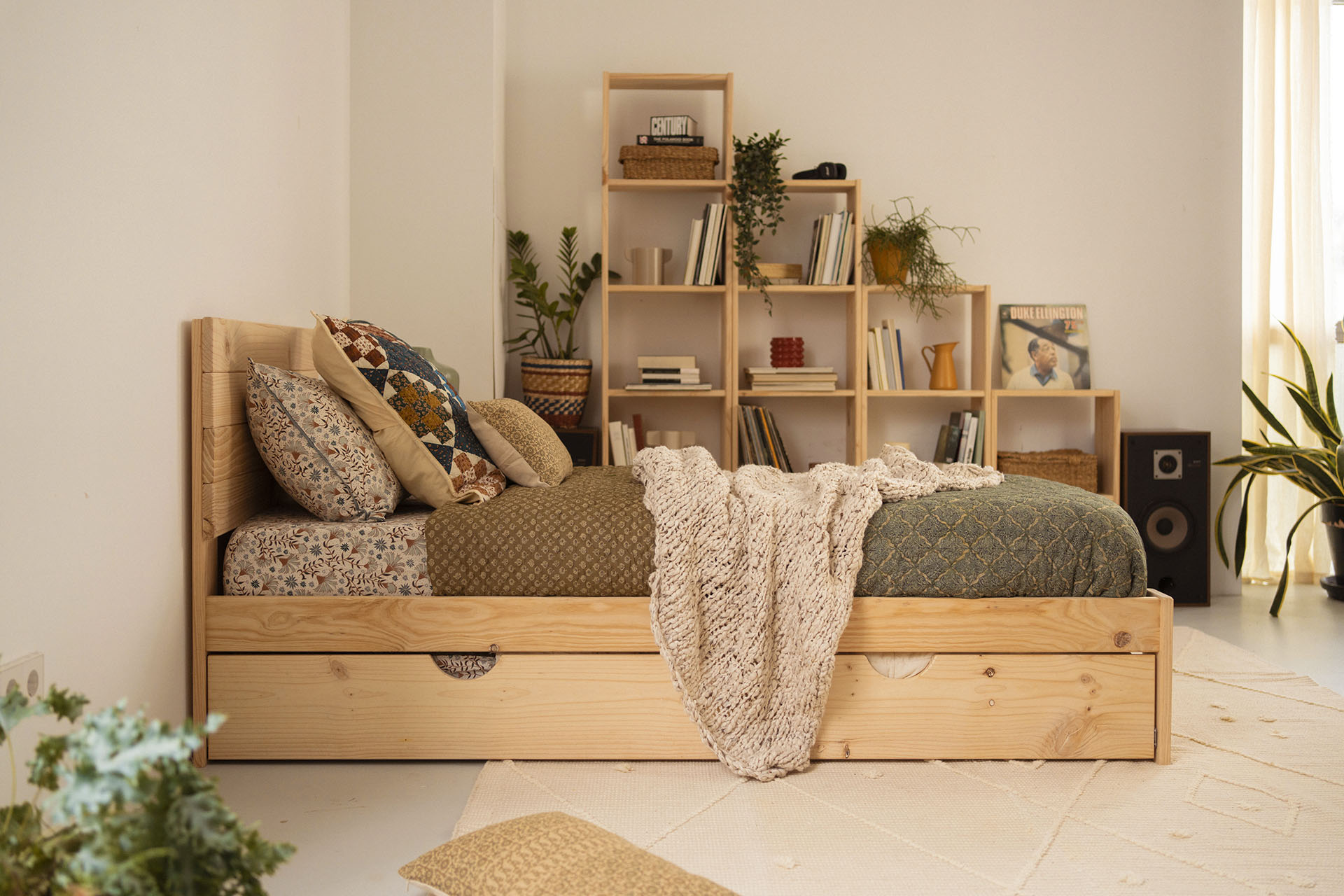 Imagen de ambiente 2 para:Cama individual de madera natural