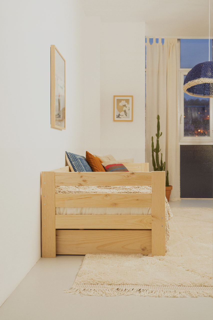 Imagen de ambiente 2 para:Cama div&aacute;n de madera maciza