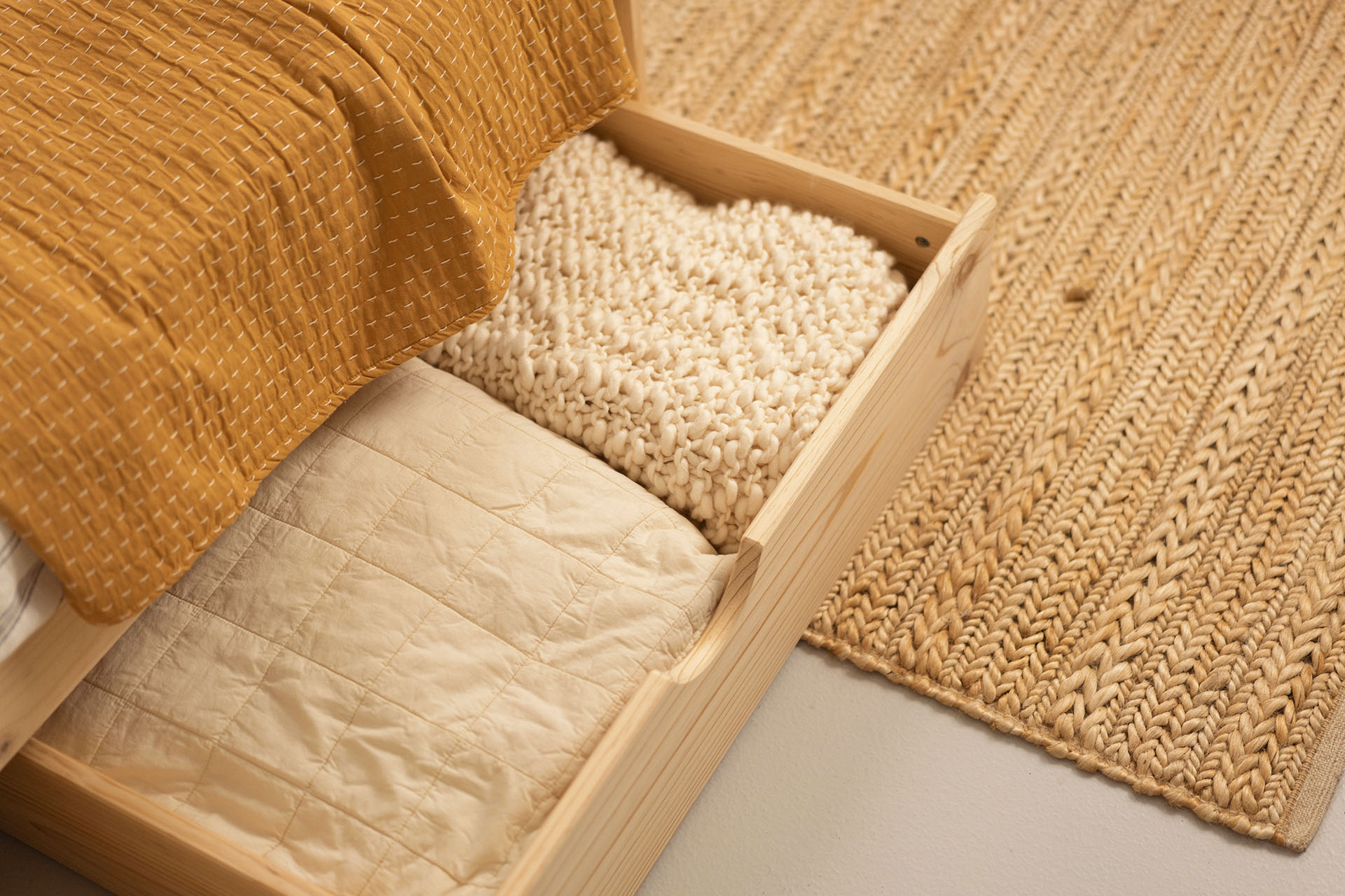 Imagen de ambiente 2 para:Cama de matrimonio de madera ecol&oacute;gica con almacenaje