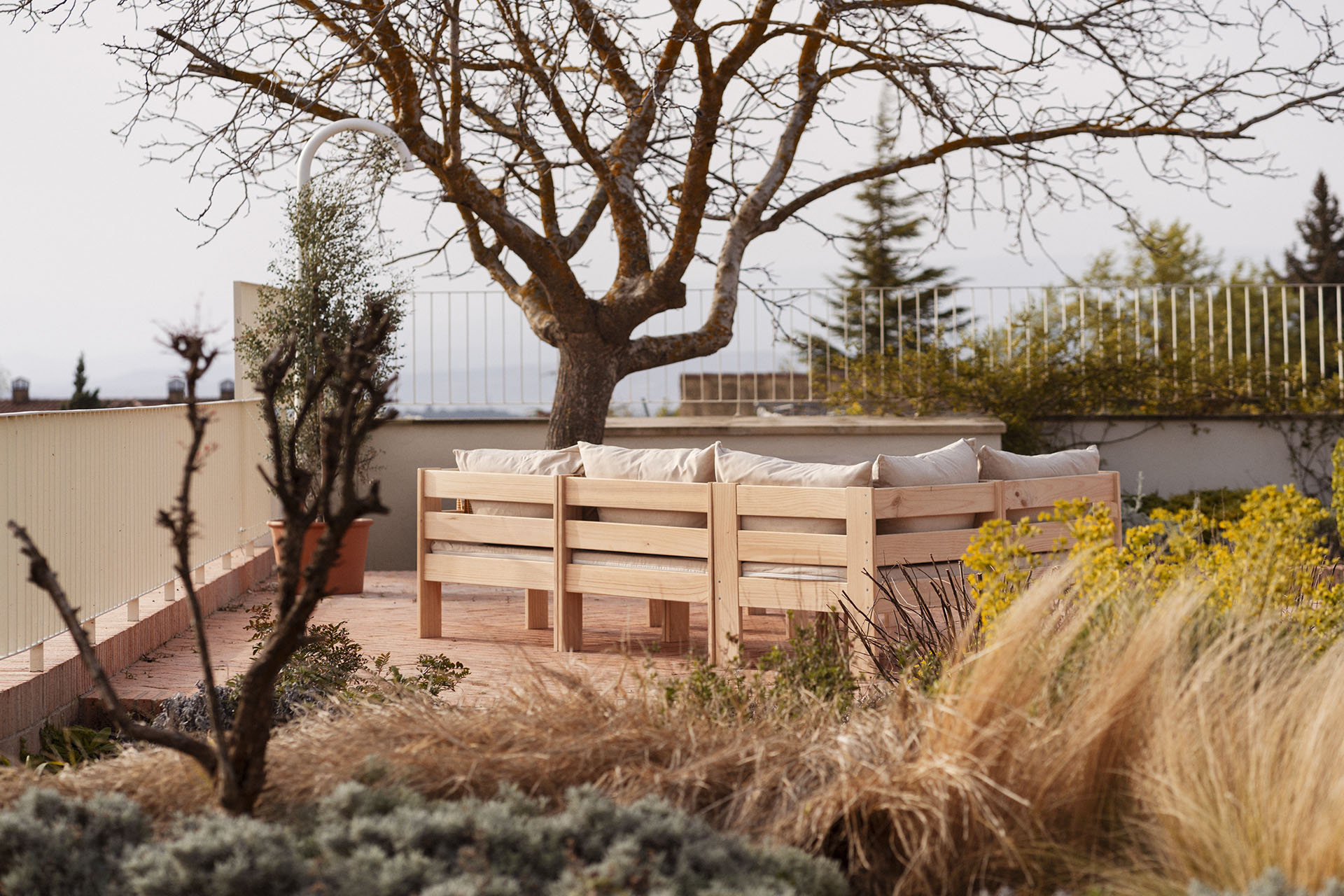 Imagen de ambiente 2 para:Conjunto sof&aacute; para exterior con cojines