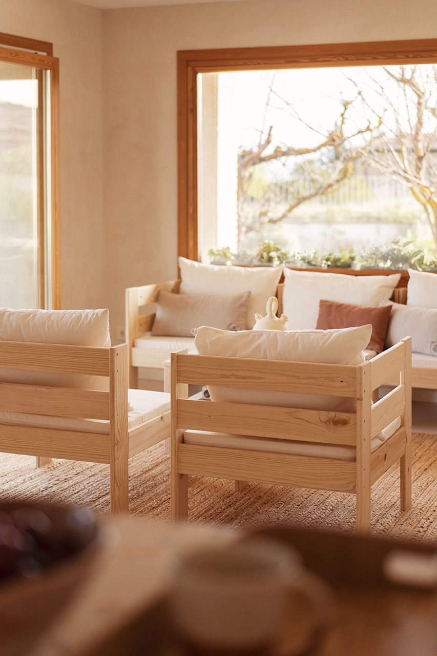 Imagen de ambiente 3 para:Sill&oacute;n de estilo n&oacute;rdico de madera