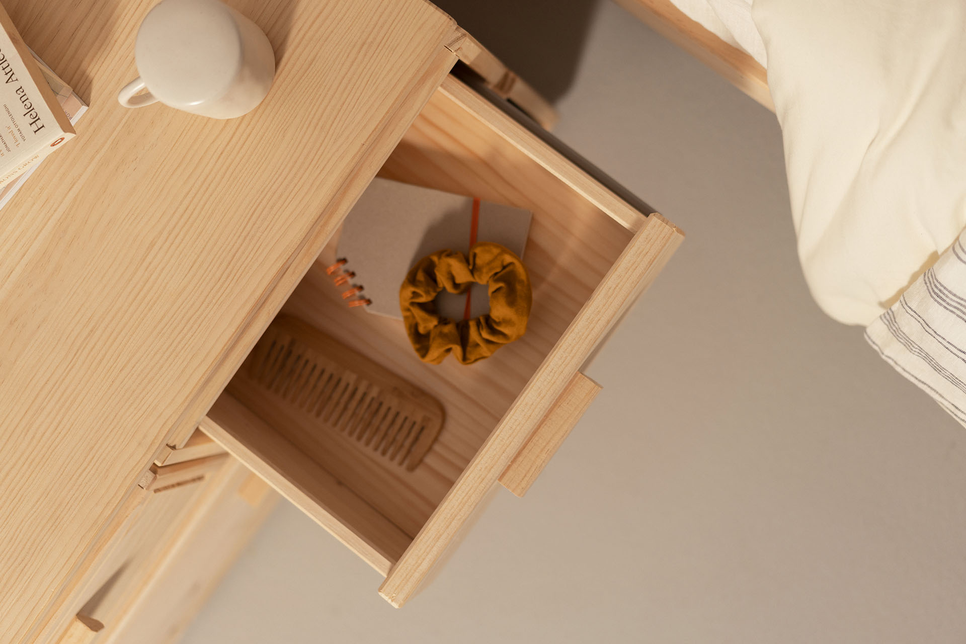 Imagen de ambiente 2 para:Cajonera mesita de madera natural