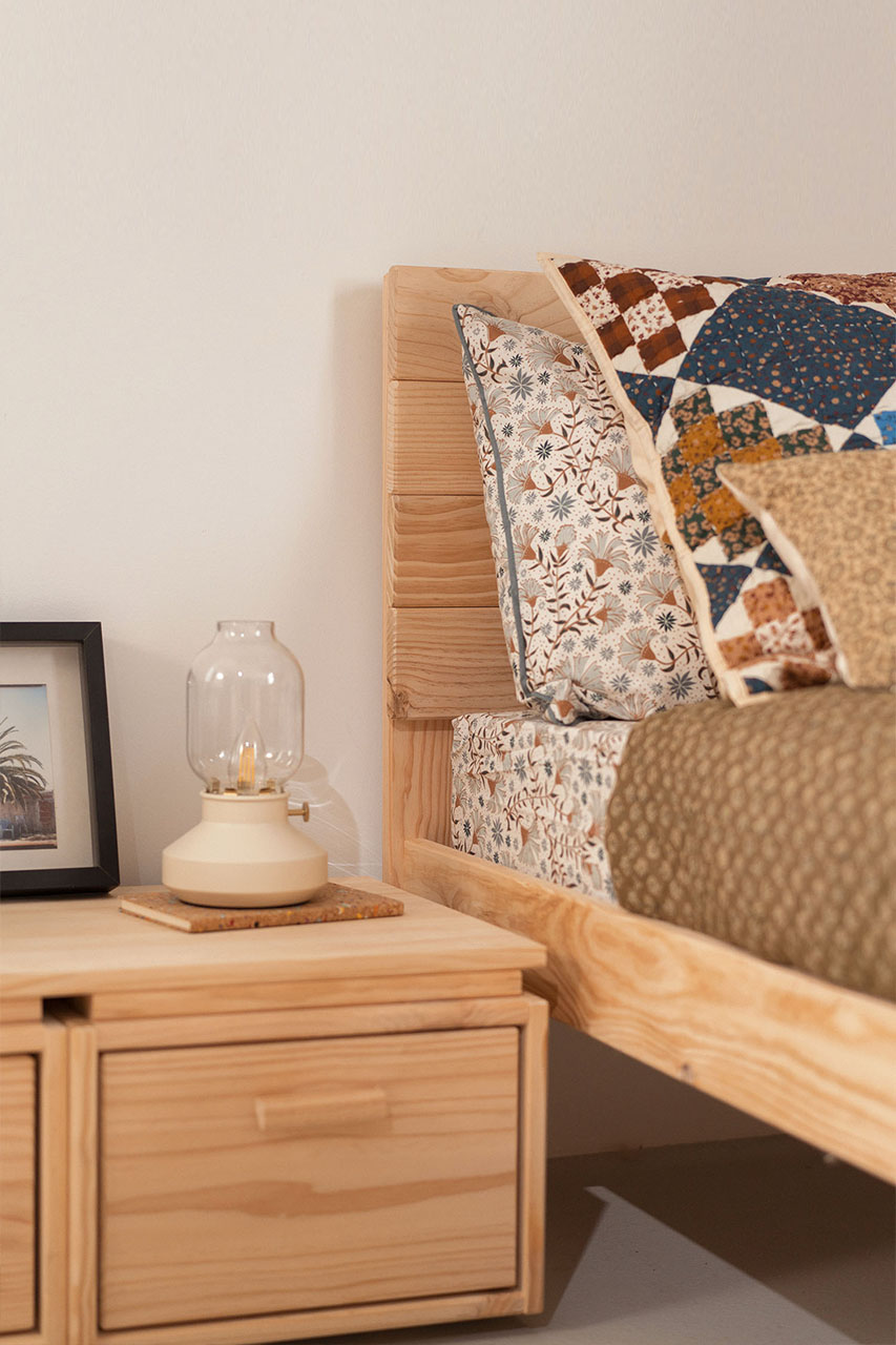 Imagen de ambiente 2 para:Cama individual de madera natural
