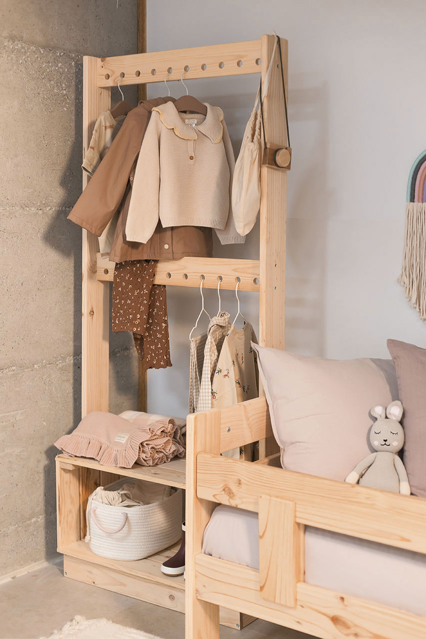 Imagen de ambiente 2 para:burro perchero Montessori