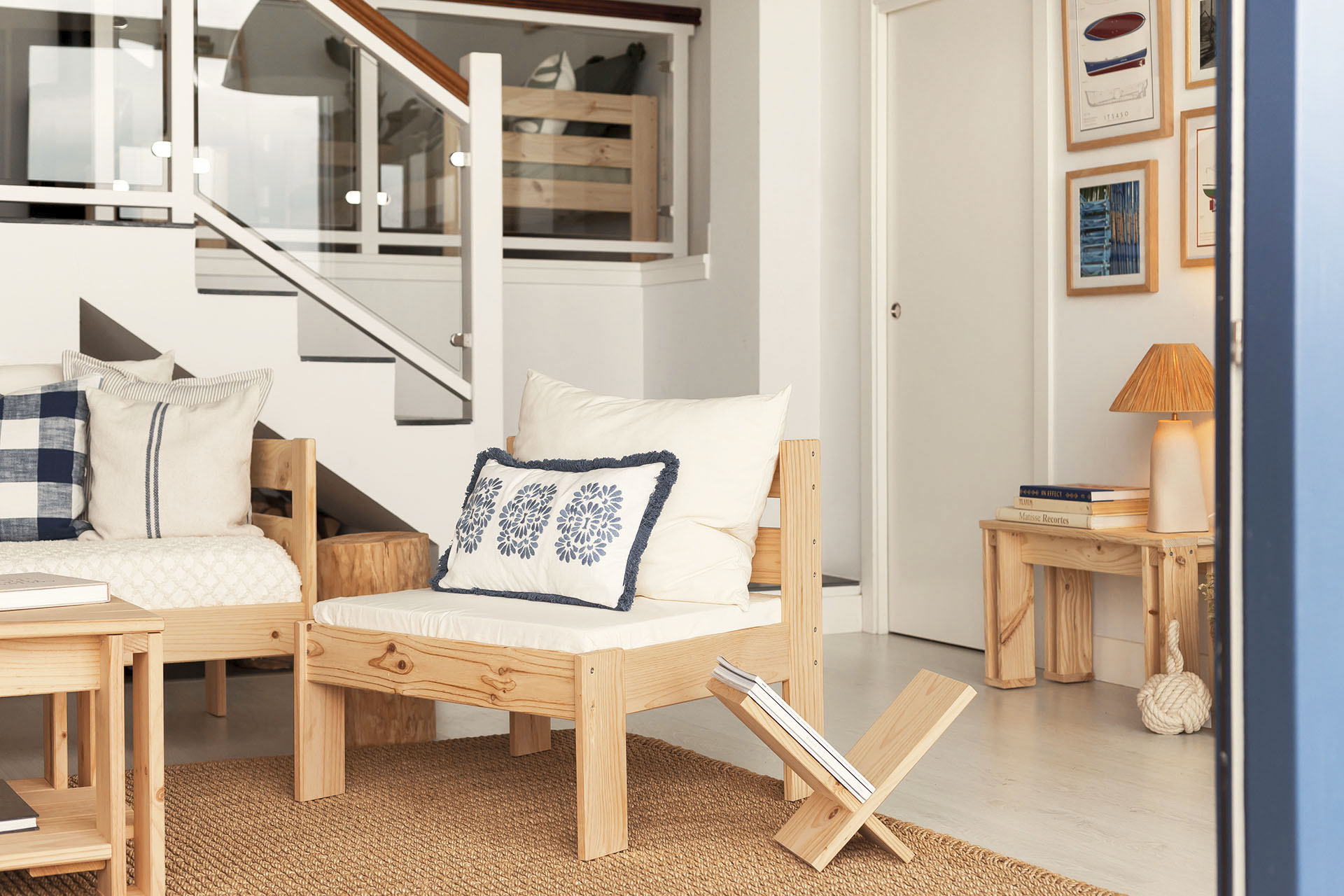 Imagen de ambiente 2 para:Revistero decorativo de madera