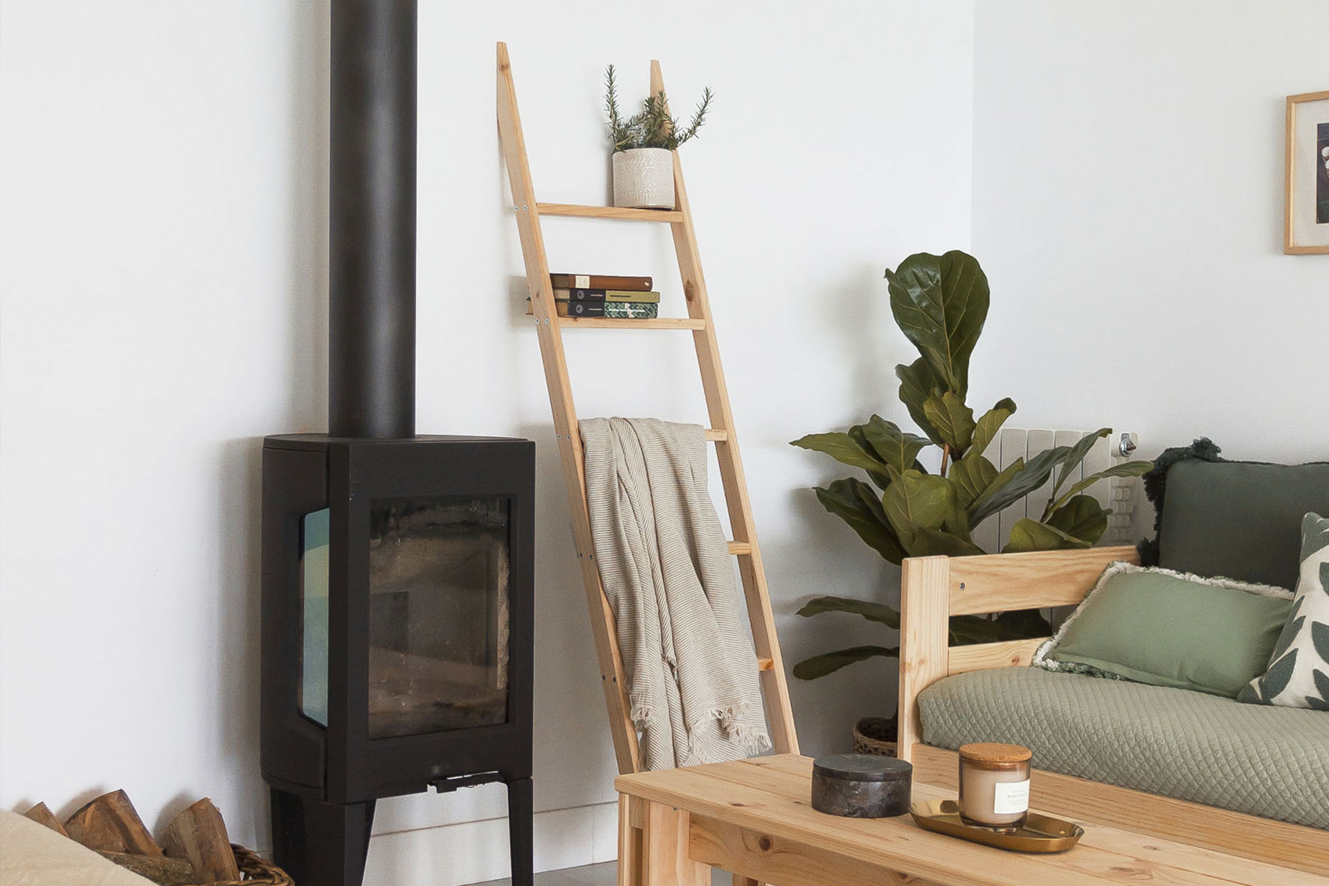 Imagen de ambiente 2 para:Escalera decorativa de madera natural