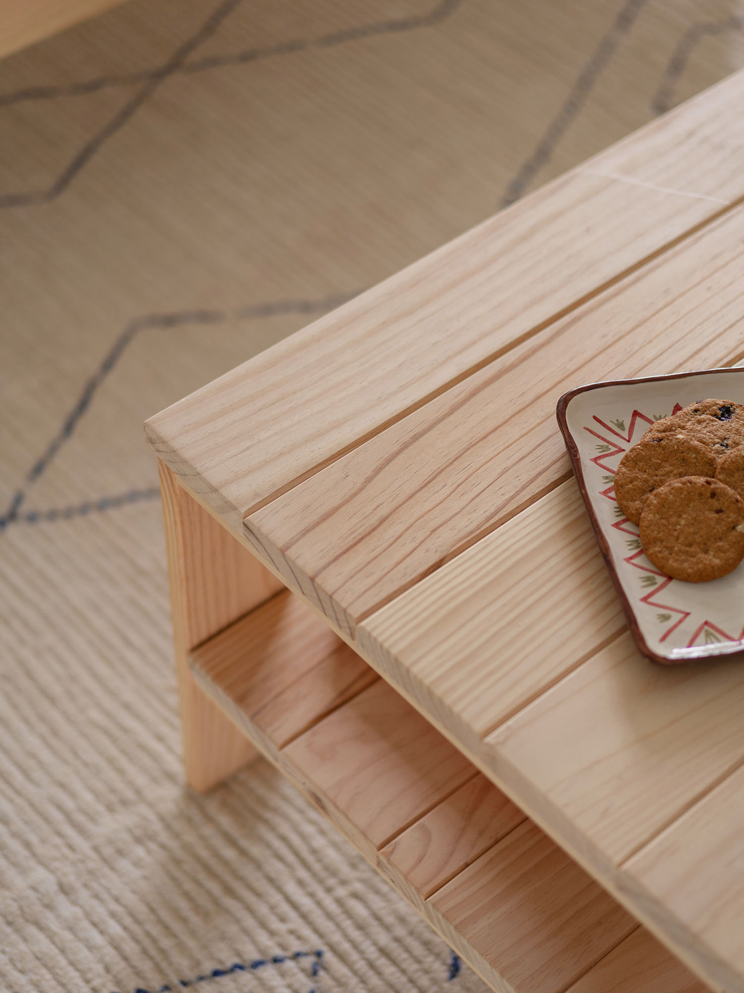 Imagen de ambiente 2 para:Mesa auxiliar de madera sostenible