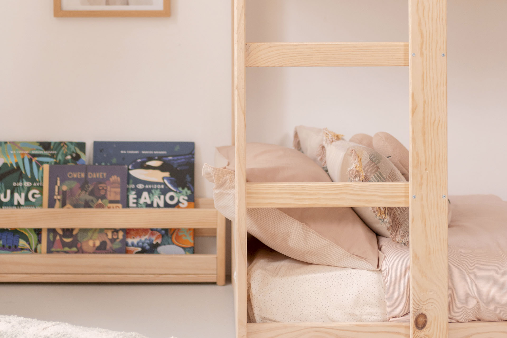 Imagen de ambiente 3 para:Estanter&iacute;a Montessori de madera ecol&oacute;gica