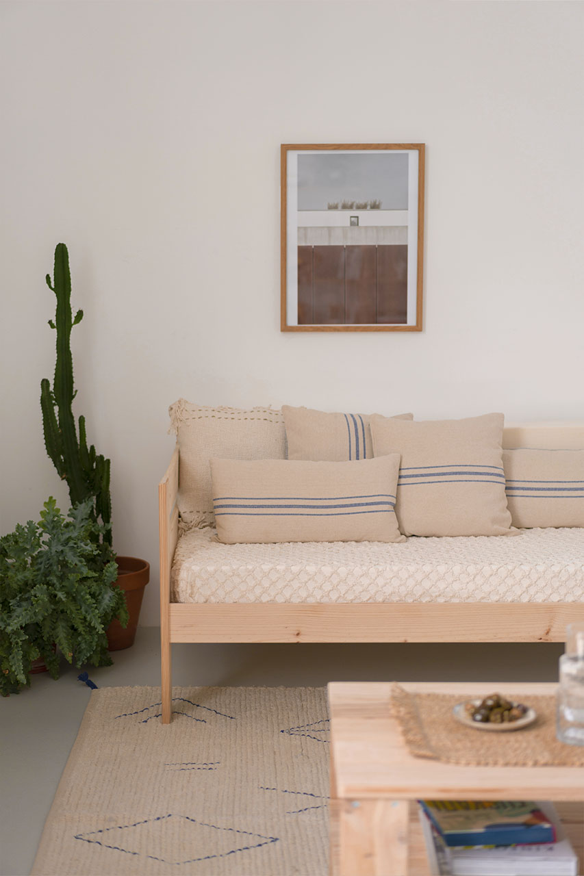 Imagen de ambiente 3 para:Cama sof&aacute; individual de madera maciza
