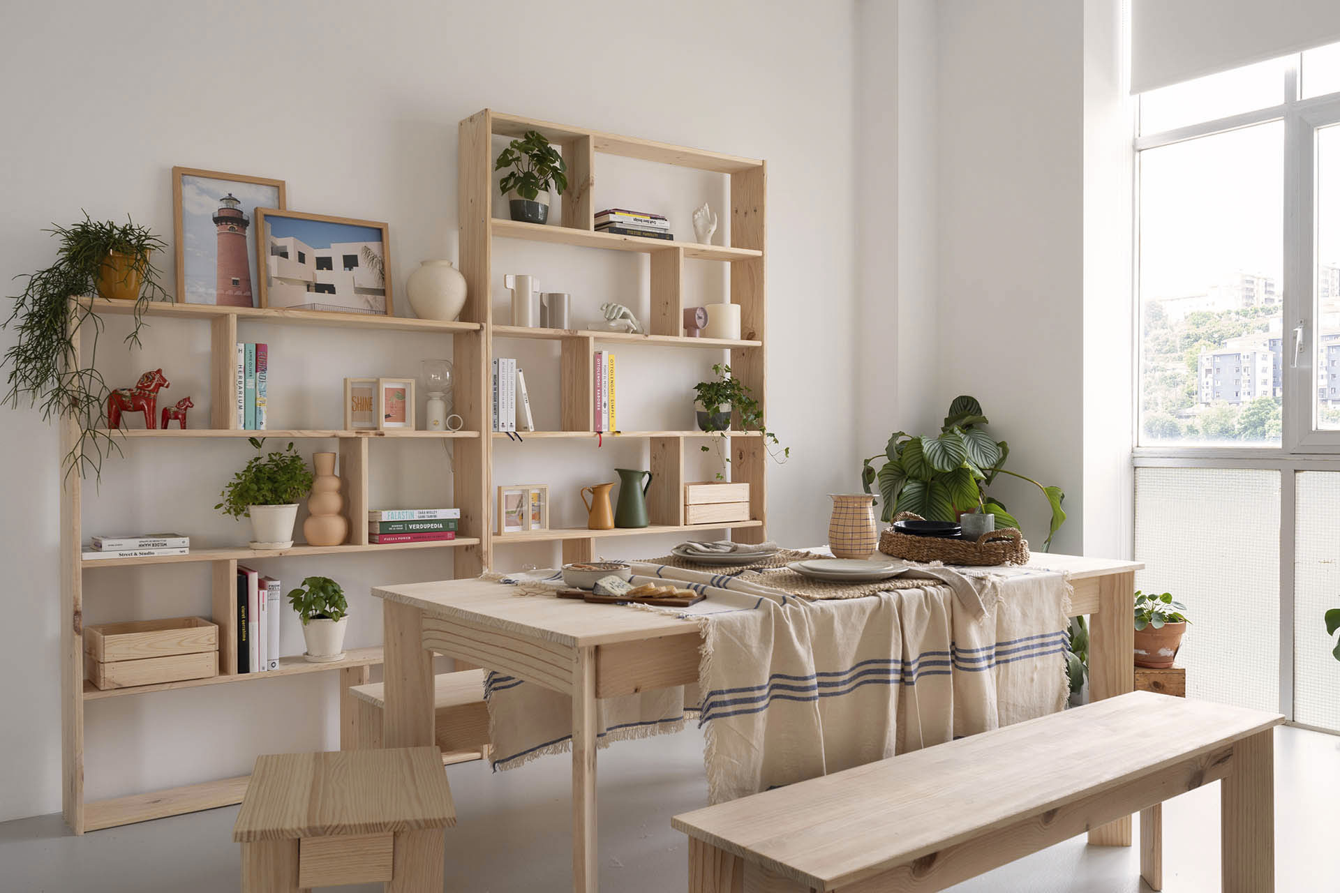 Imagen de ambiente 3 para:Estanter&iacute;a asim&eacute;trica de madera maciza