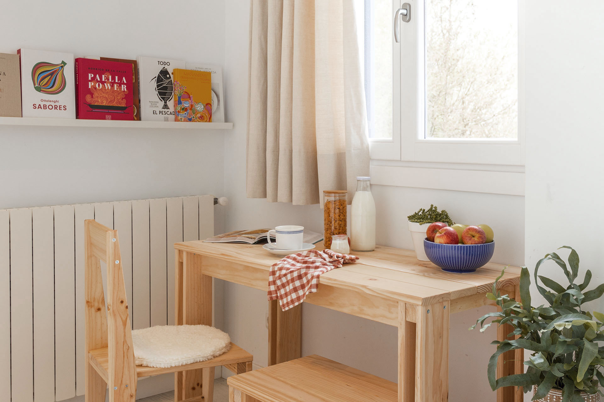 Imagen de ambiente 3 para:Mesa de comedor de madera maciza