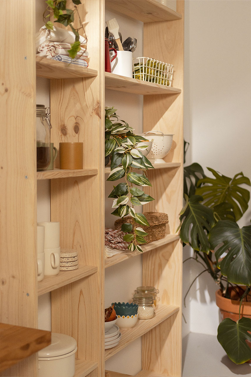 Imagen de ambiente 3 para:Estanter&iacute;a de madera de pino