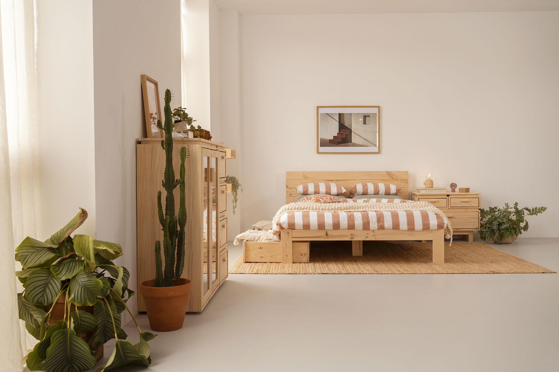 Imagen de ambiente 3 para:Cama doble de madera natural con cajones