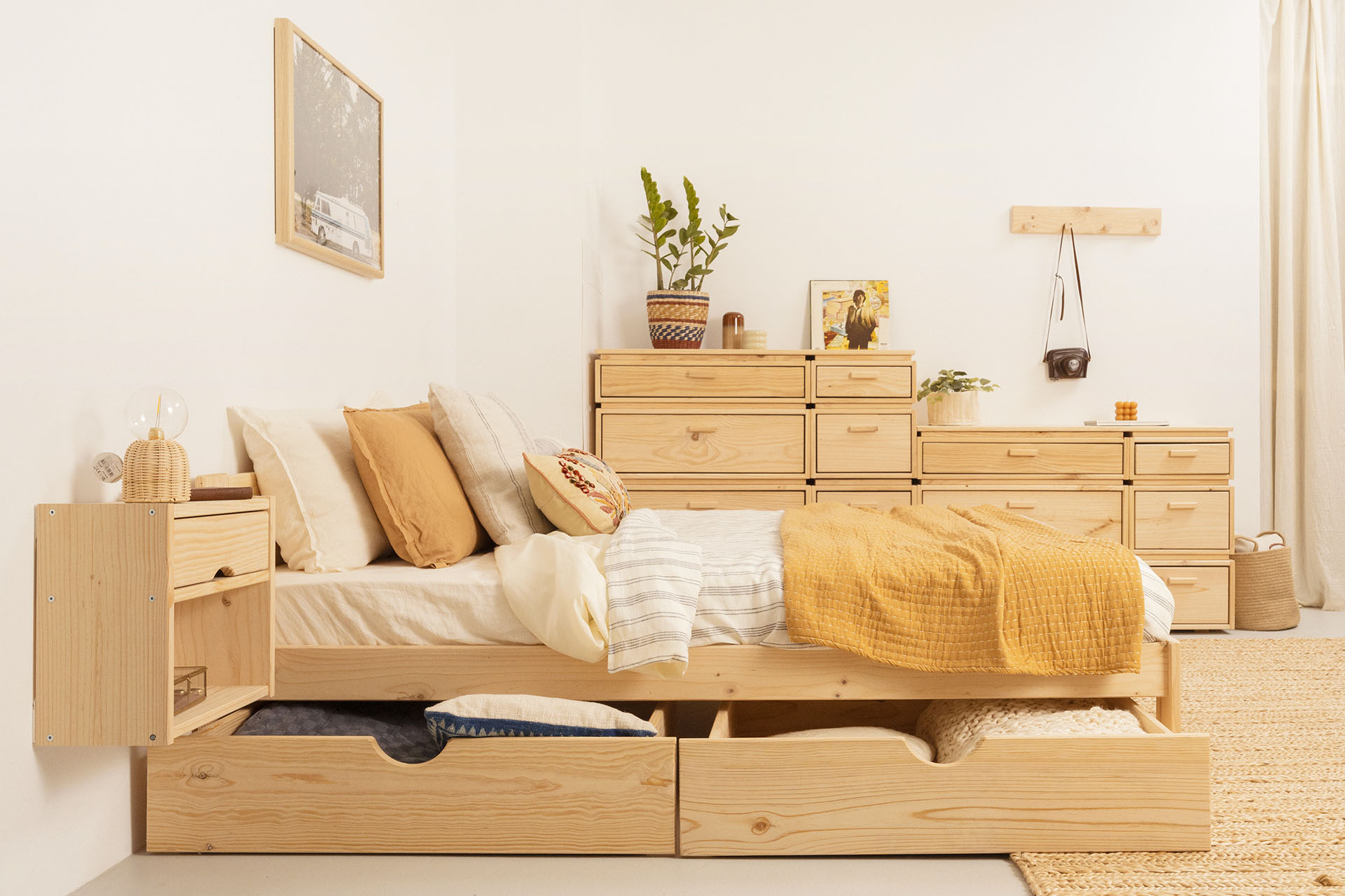 Imagen de ambiente 3 para:Cama doble de madera natural con almacenaje