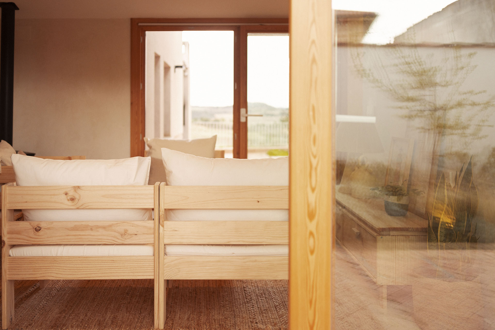 Imagen de ambiente 3 para:Conjunto sof&aacute; de madera natural