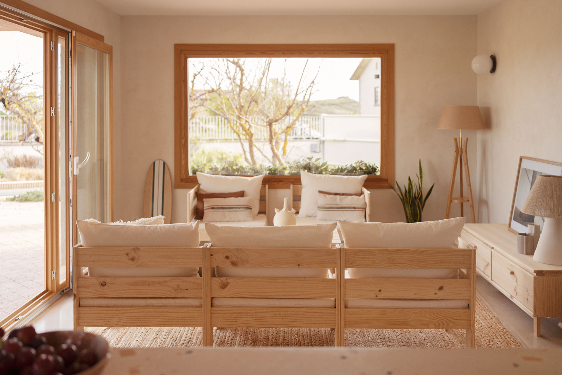Imagen de ambiente 3 para:Sof&aacute; tresillo de madera natural