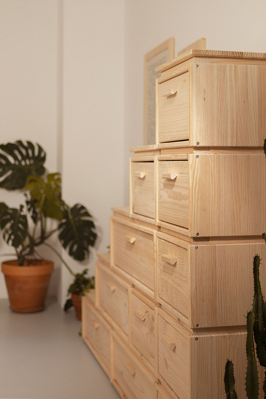 Imagen de ambiente 3 para:Cajonera alta de madera natural