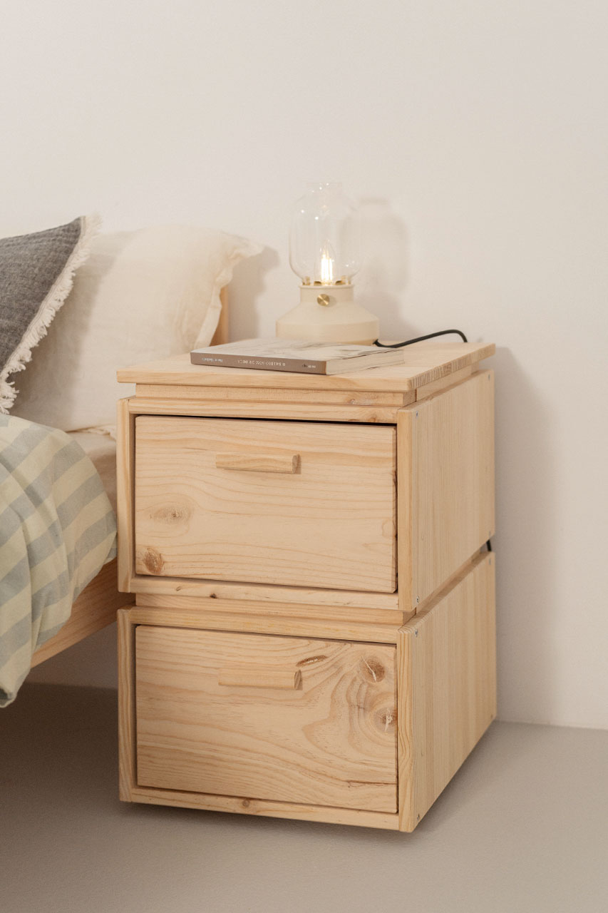 Imagen de ambiente 3 para:Mesita de noche de madera natural