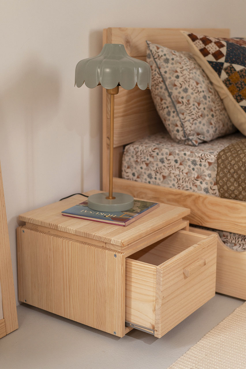 Imagen de ambiente 3 para:Mesita de noche de madera natural