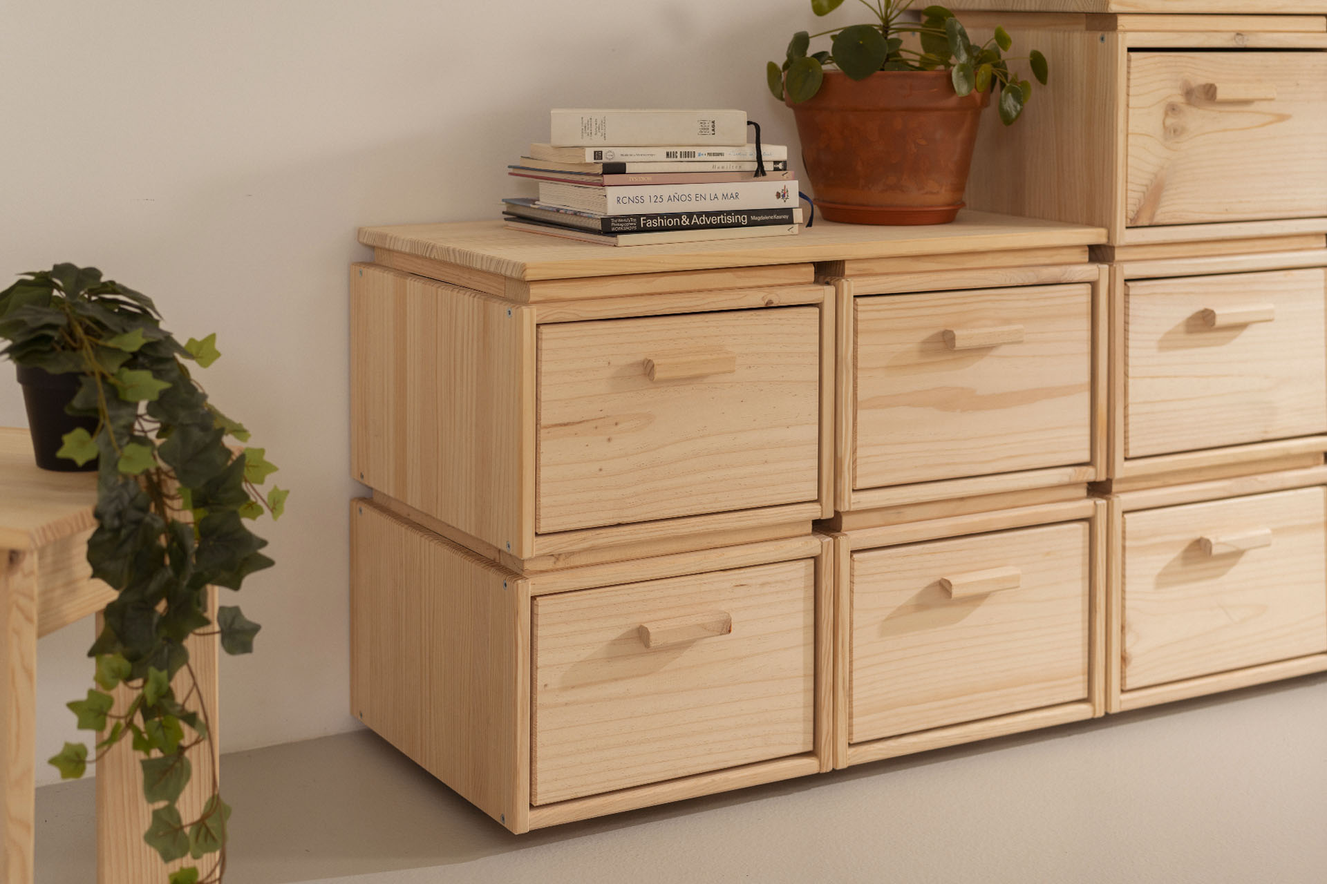 Imagen de ambiente 3 para:Archivador de madera natural
