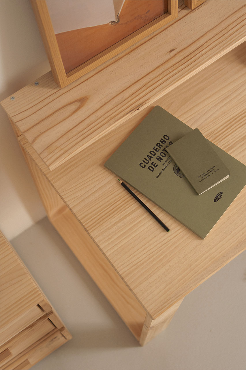 Imagen de ambiente 3 para:Escritorio de madera maciza