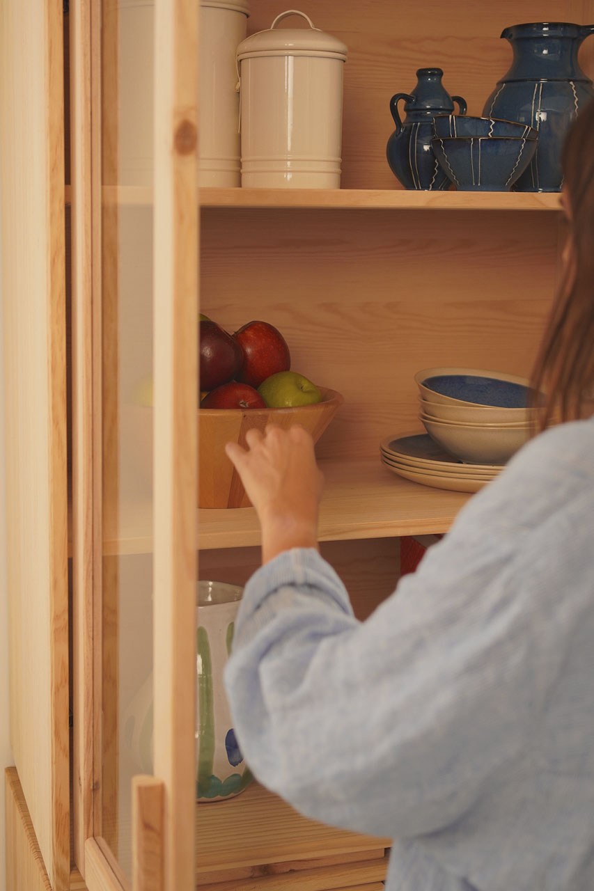 Imagen de ambiente 3 para:Vitrina de madera natural