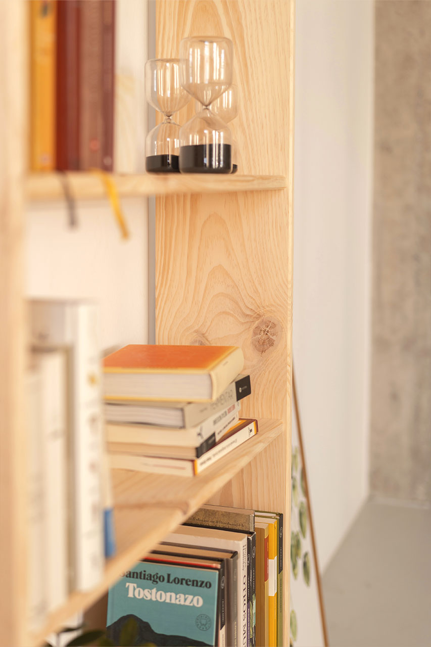 Imagen de ambiente 3 para:Librer&iacute;a de madera natural