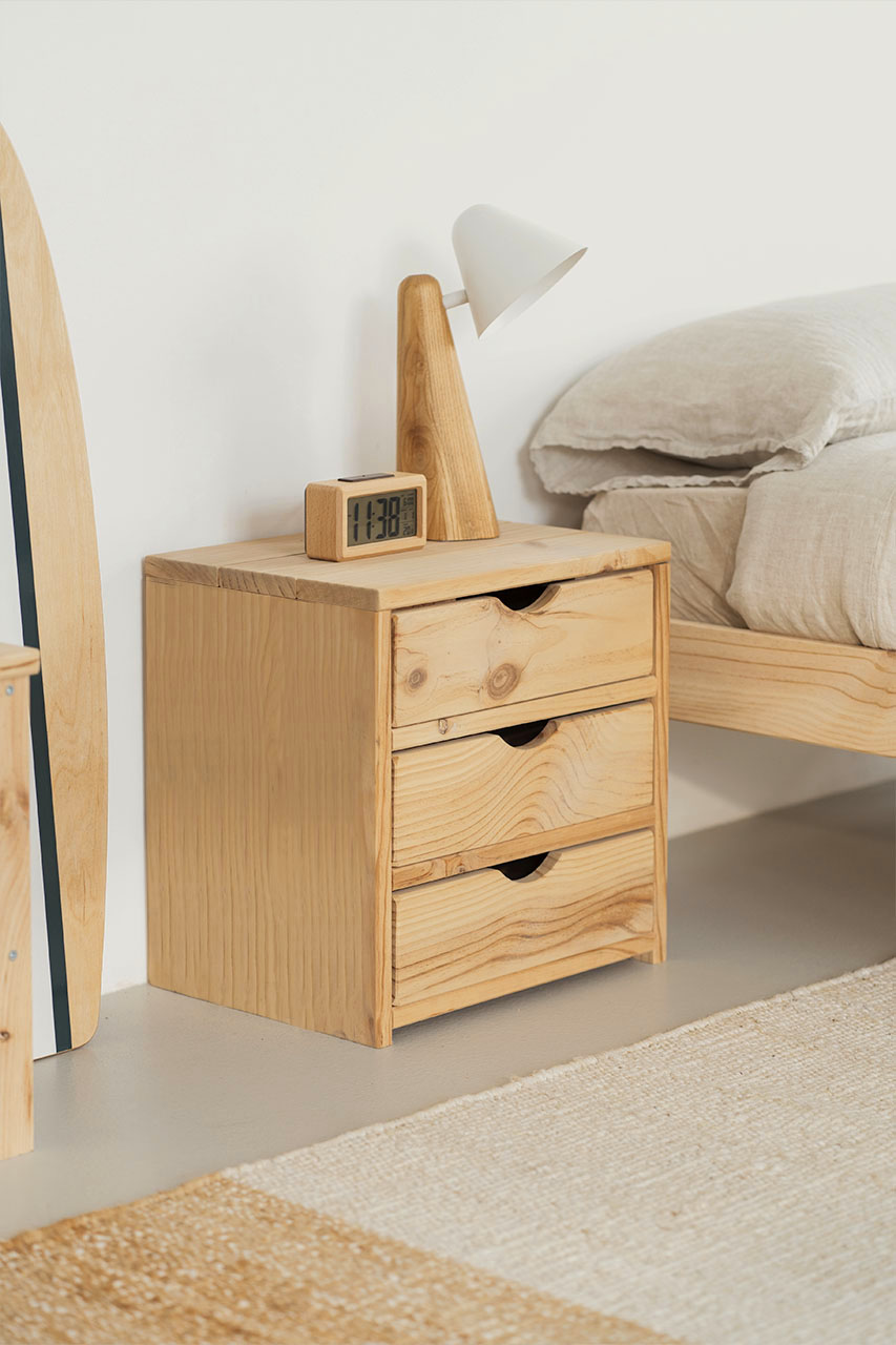 Imagen de ambiente 3 para:Mesita de noche de madera de pino