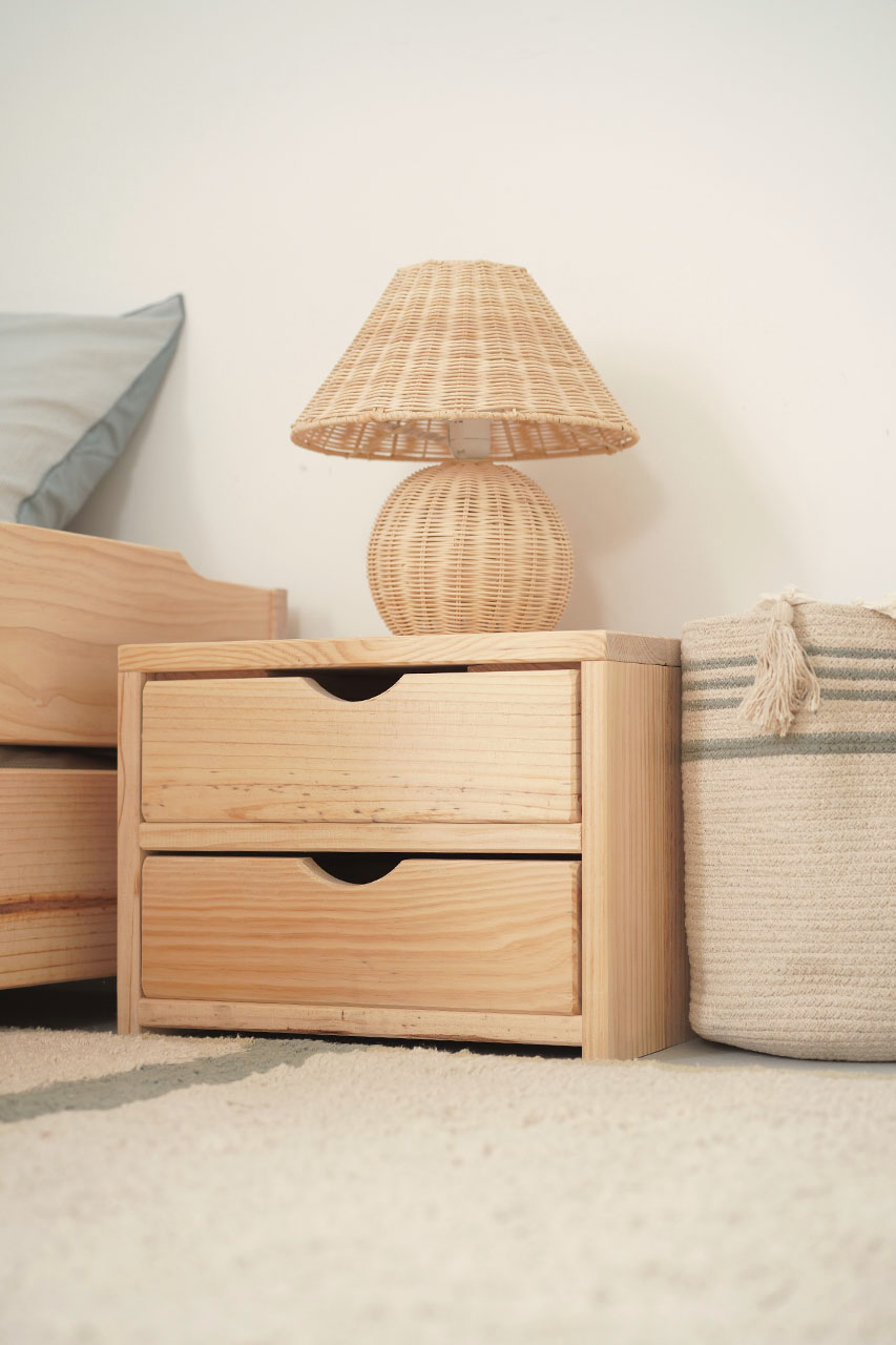 Imagen de ambiente 3 para:Mesita de noche de madera para dormitorio infantil