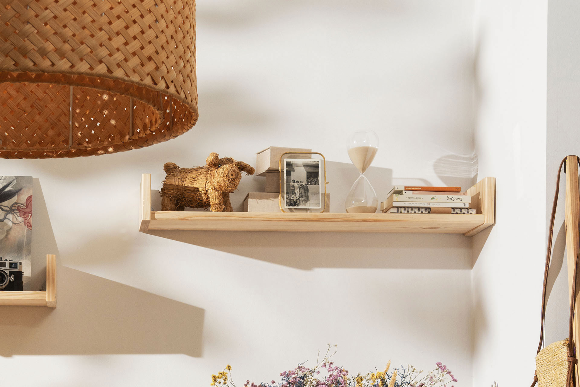 Imagen de ambiente 3 para:Estante flotante de pared de madera maciza