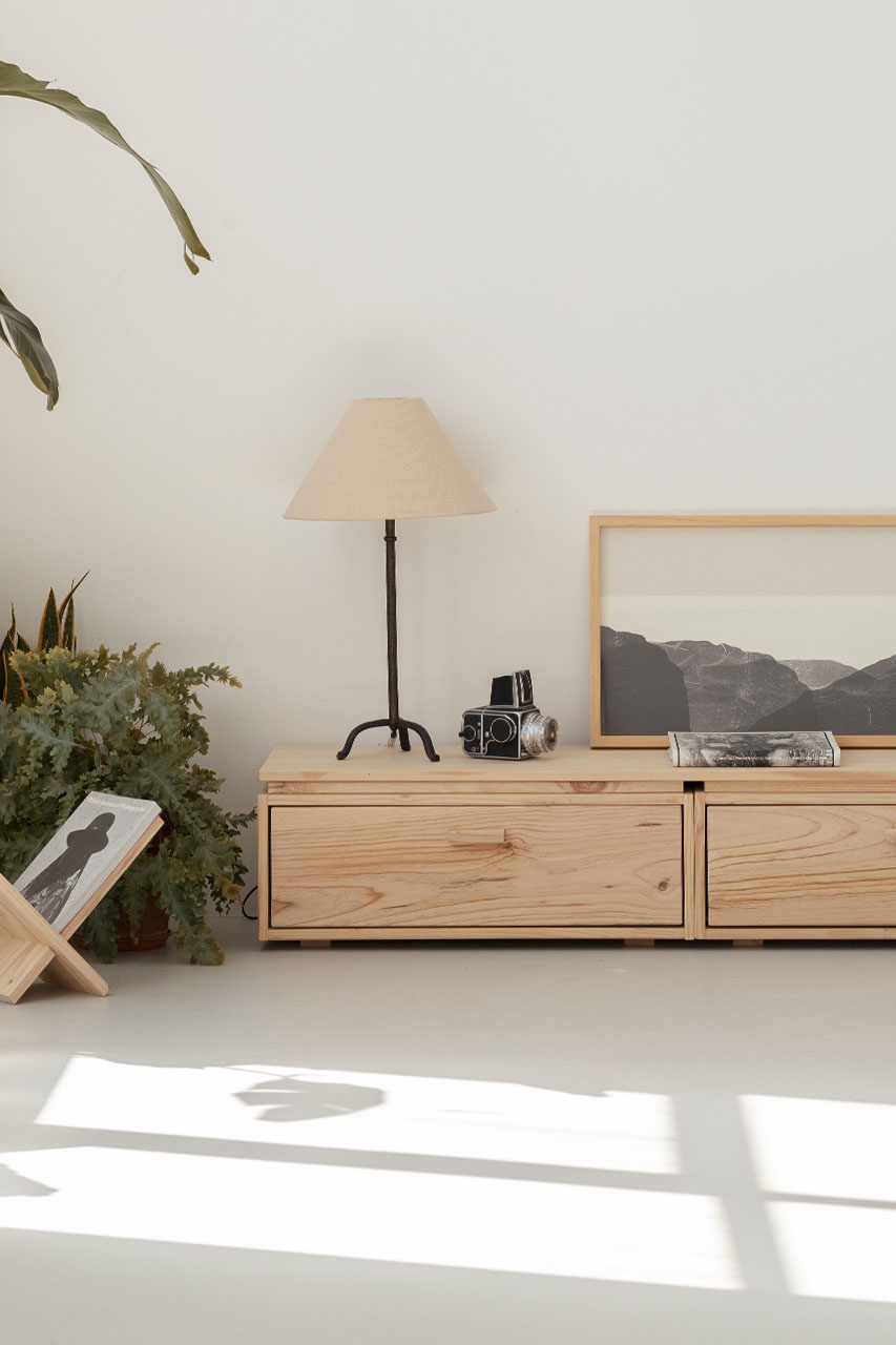 Imagen de ambiente 3 para:Aparador de madera sostenible con cajones