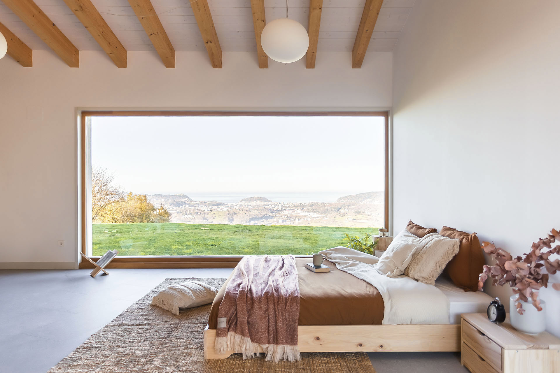 Imagen de ambiente 4 para:Cama a ras de suelo de madera sostenible