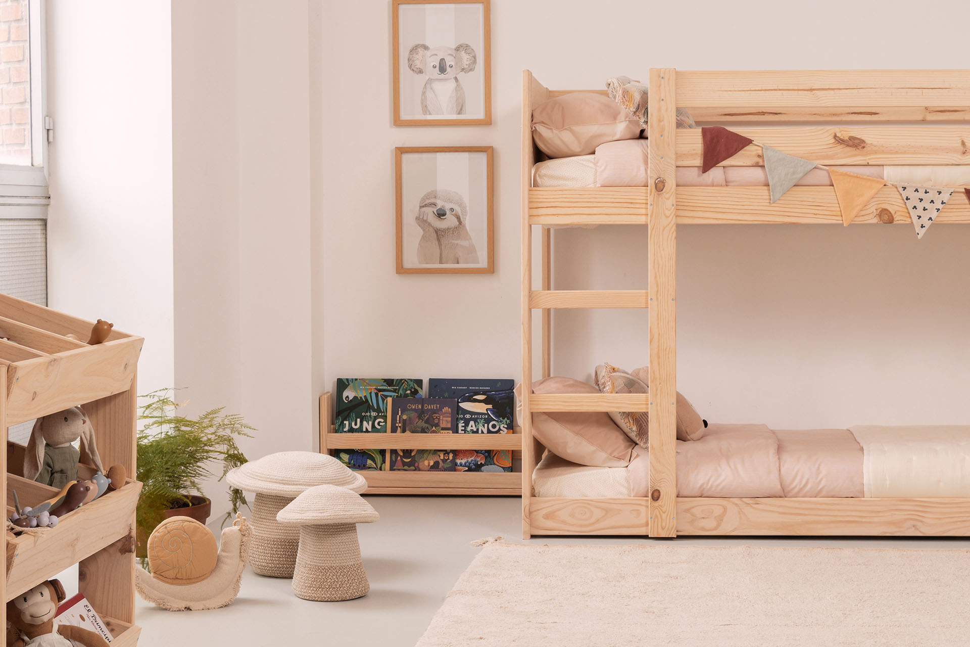 Imagen de ambiente 4 para:Estanter&iacute;a infantil de madera maciza