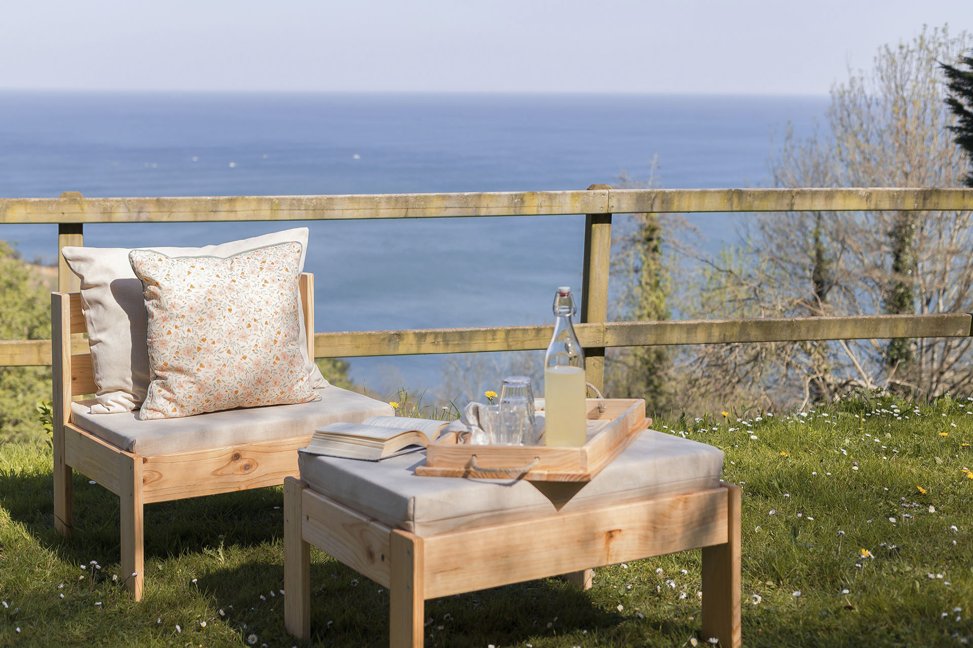 Imagen de ambiente 4 para:Sillones modulares de madera maciza para exterior