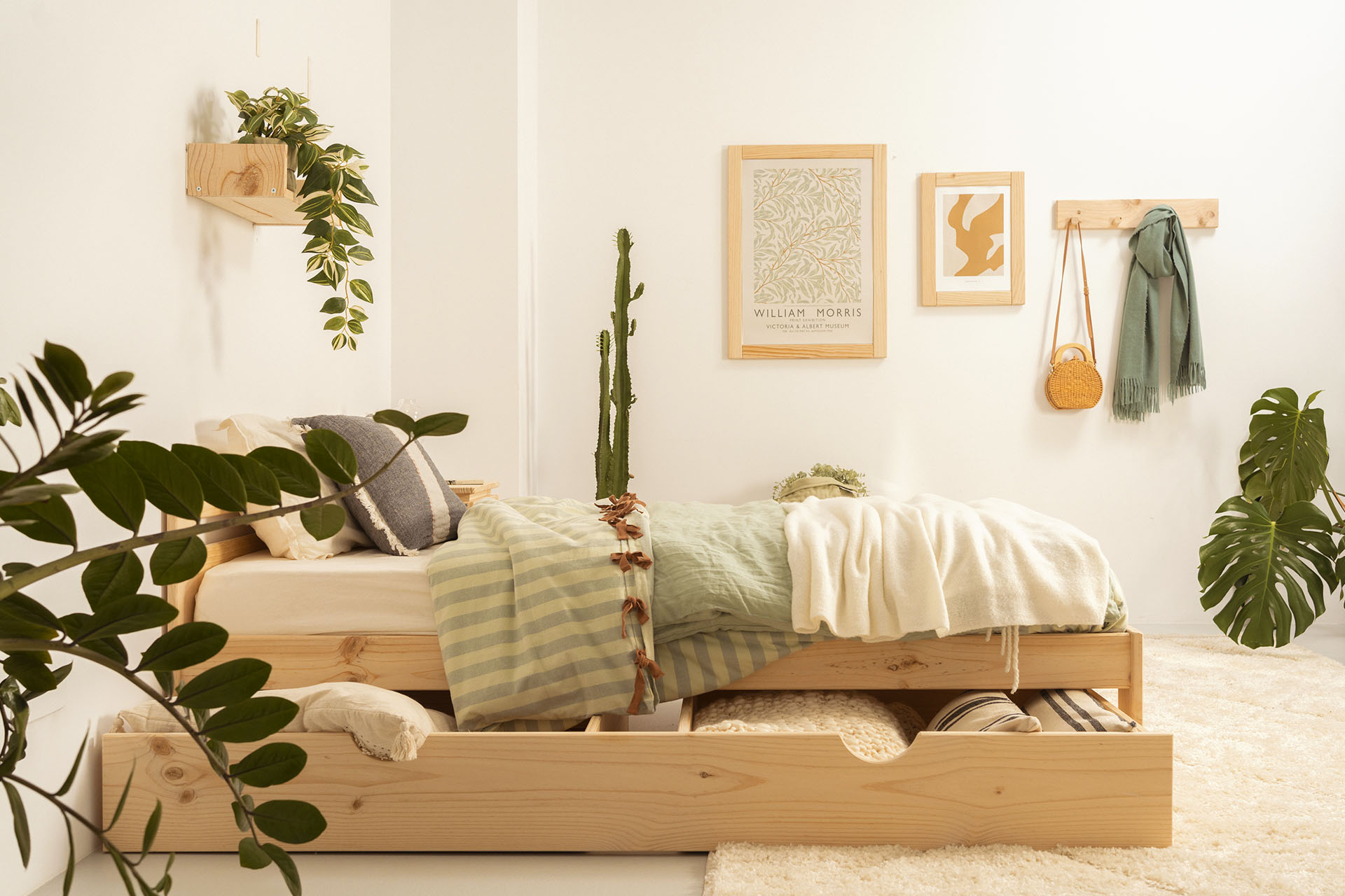 Imagen de ambiente 4 para:Cama de madera individual con caj&oacute;n