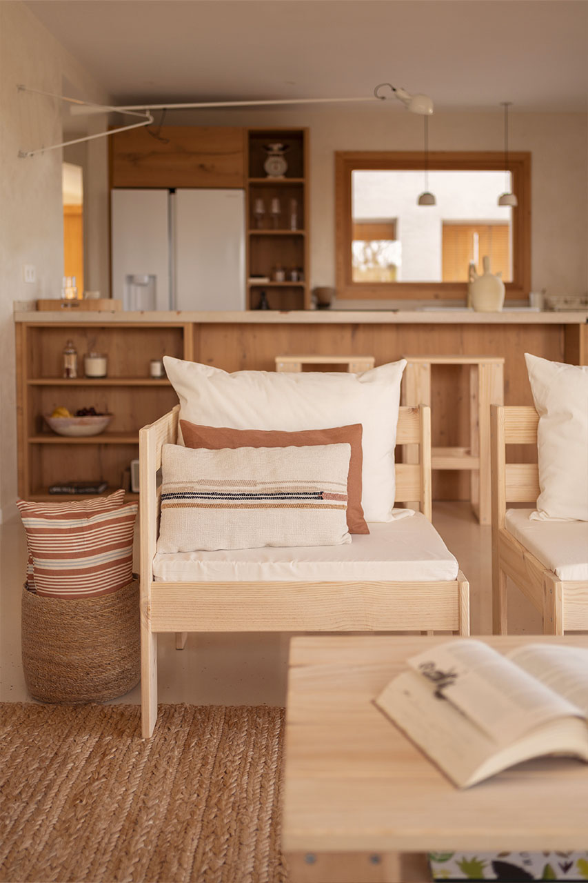 Imagen de ambiente 2 para:Sill&oacute;n de dise&ntilde;o n&oacute;rdico de madera