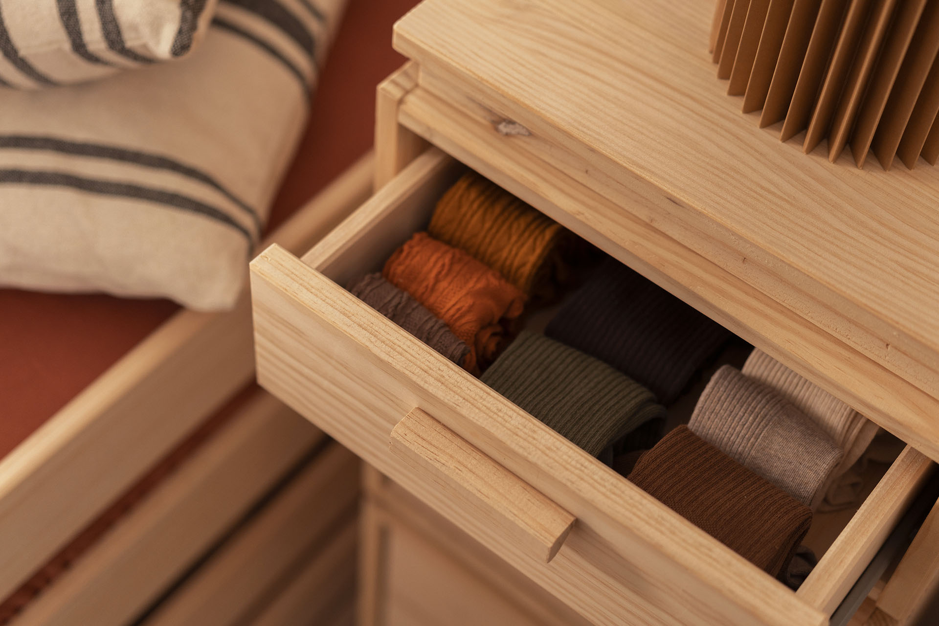 Imagen de ambiente 4 para:Cajonera de madera natural