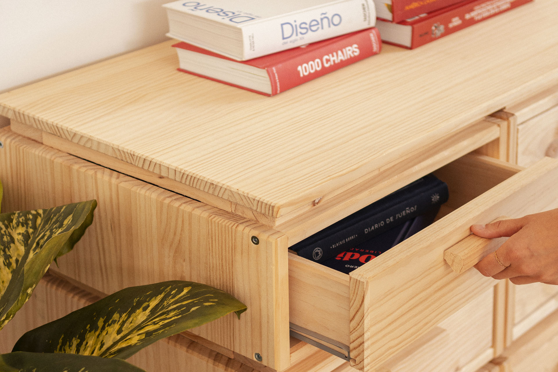 Imagen de ambiente 4 para:Archivador peque&ntilde;o de madera