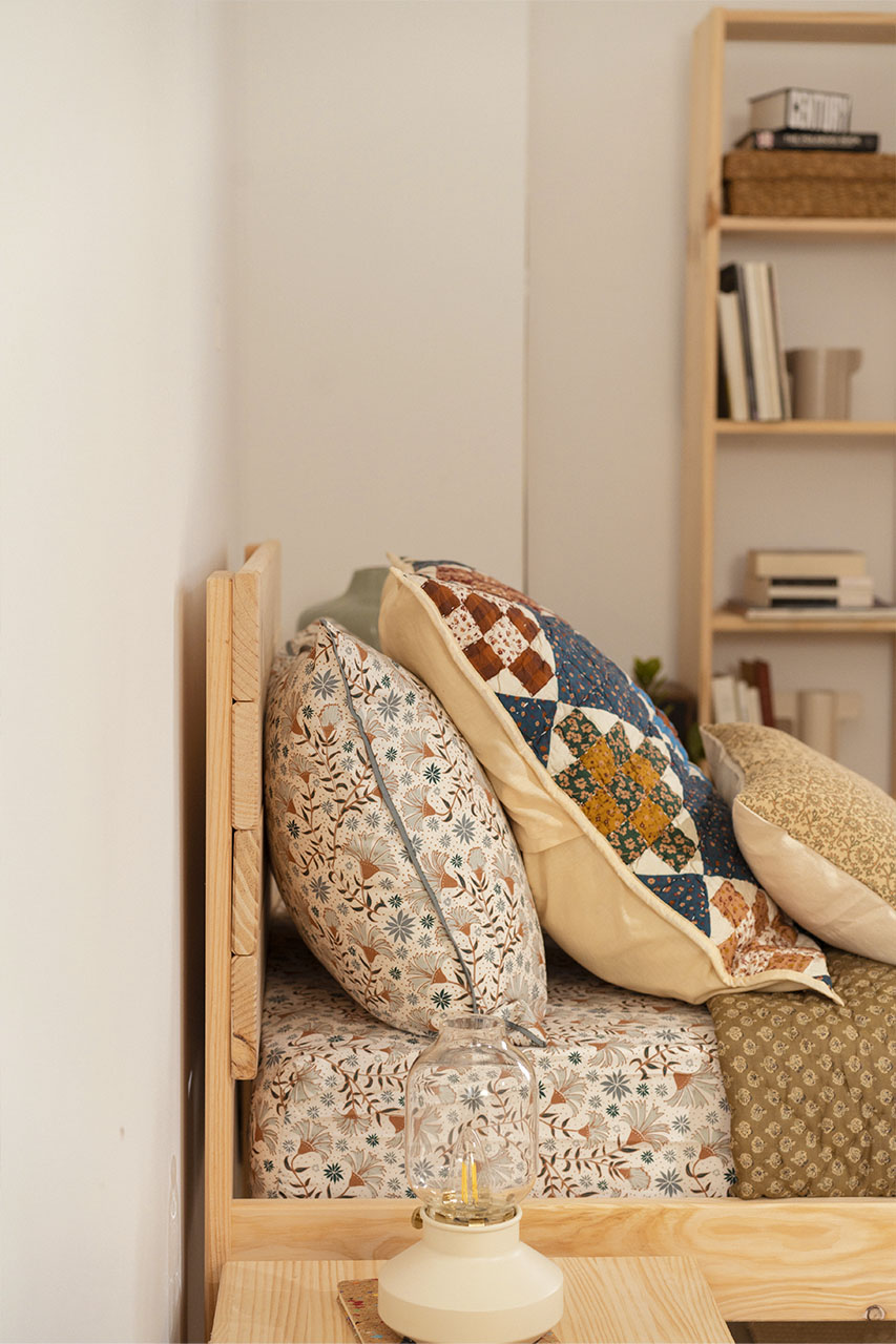 Imagen de ambiente 4 para:Cama individual de madera maciza