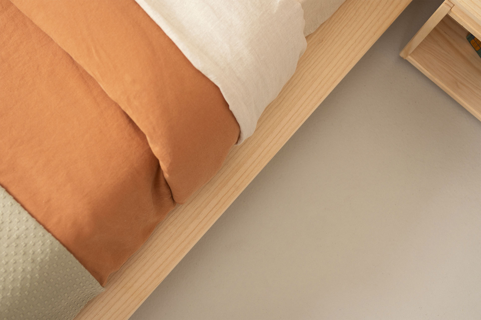 Imagen de ambiente 4 para:cama tatami estilo japon&eacute;s con cabecero