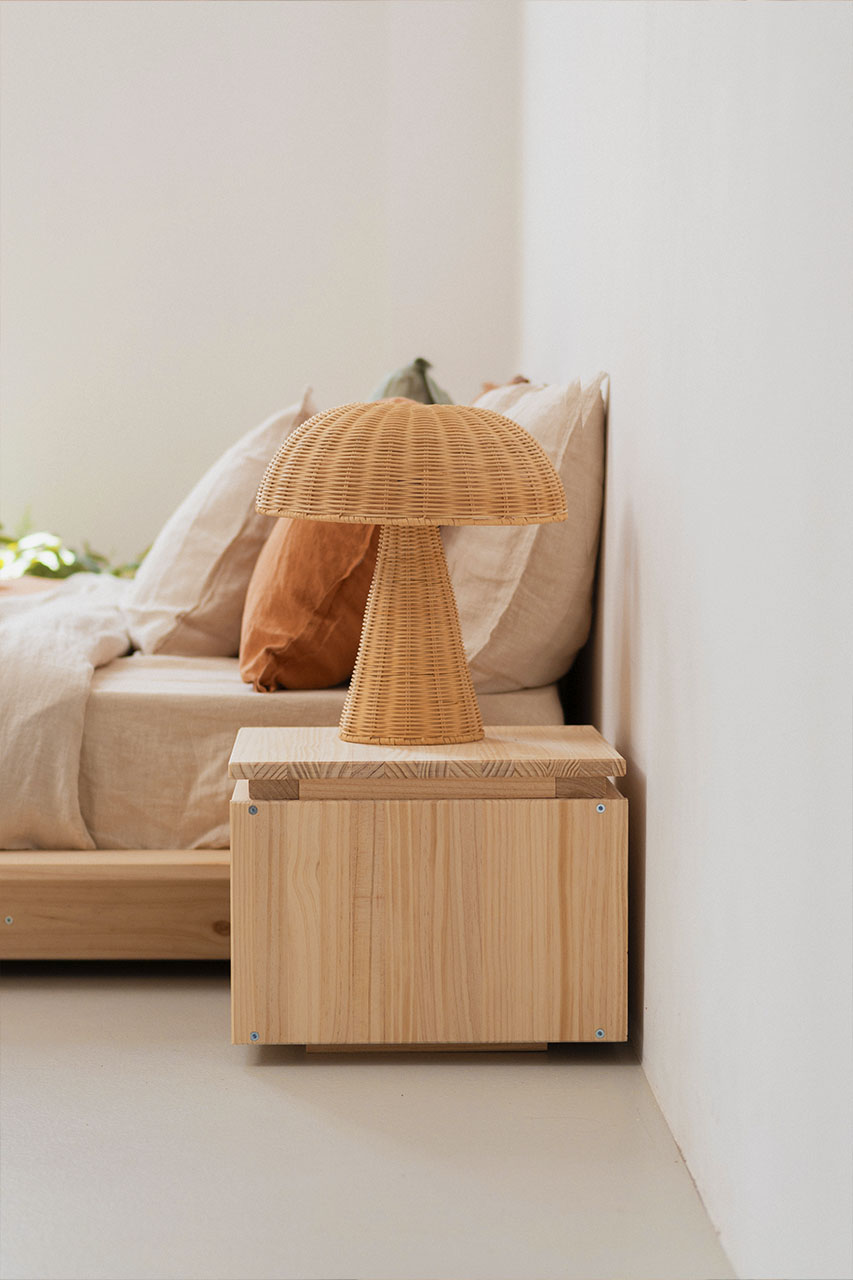 Imagen de ambiente 4 para:Mesita de noche para camas bajas de madera natural