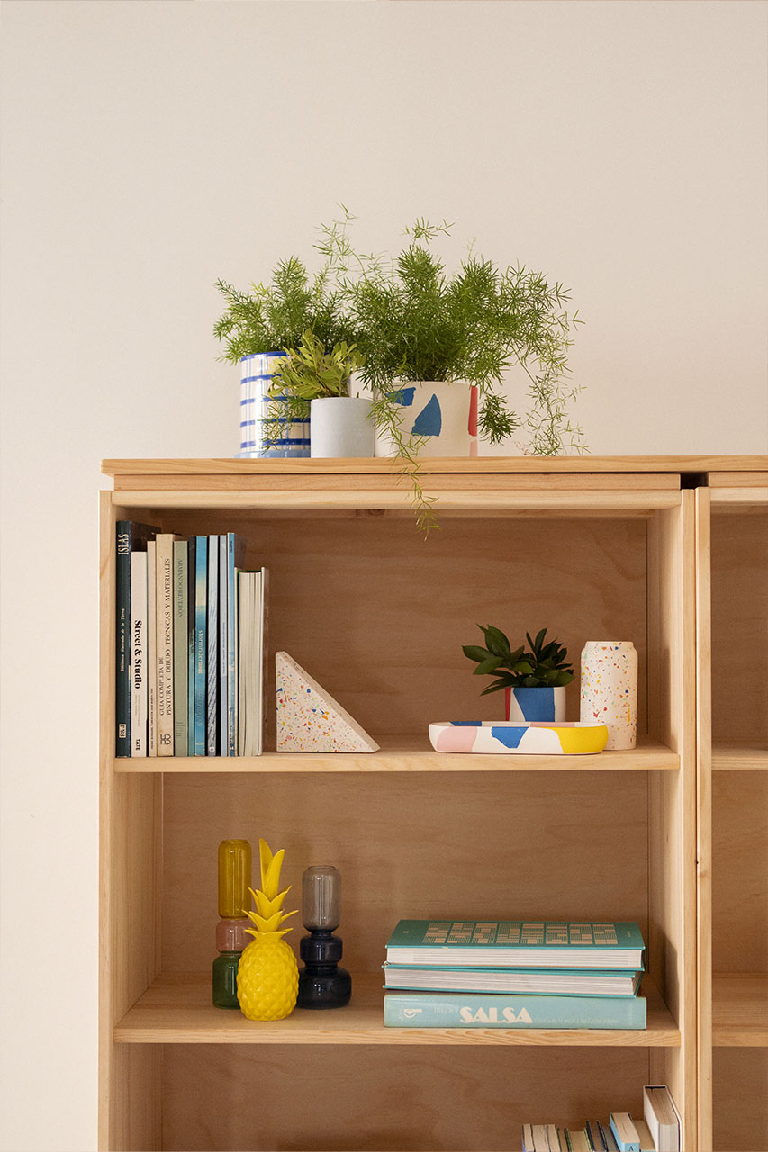 Imagen de ambiente 5 para:Estanter&iacute;a librer&iacute;a alta con almacenaje debajo