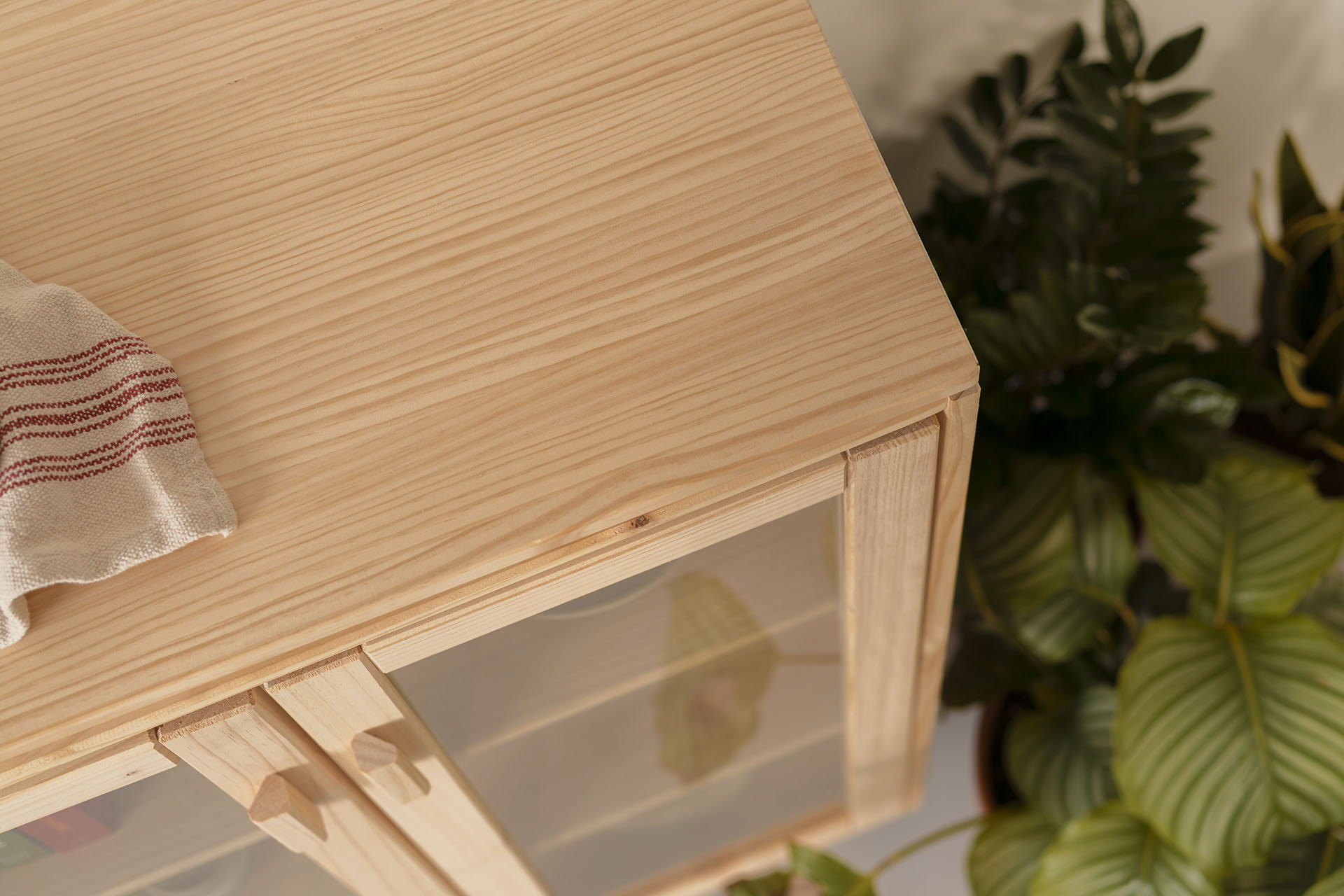 Imagen de ambiente 4 para:Vitrina modular de madera ecol&oacute;gica