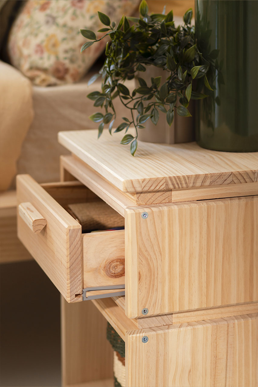 Imagen de ambiente 5 para:Mesita de noche peque&ntilde;a con caj&oacute;n de madera natural