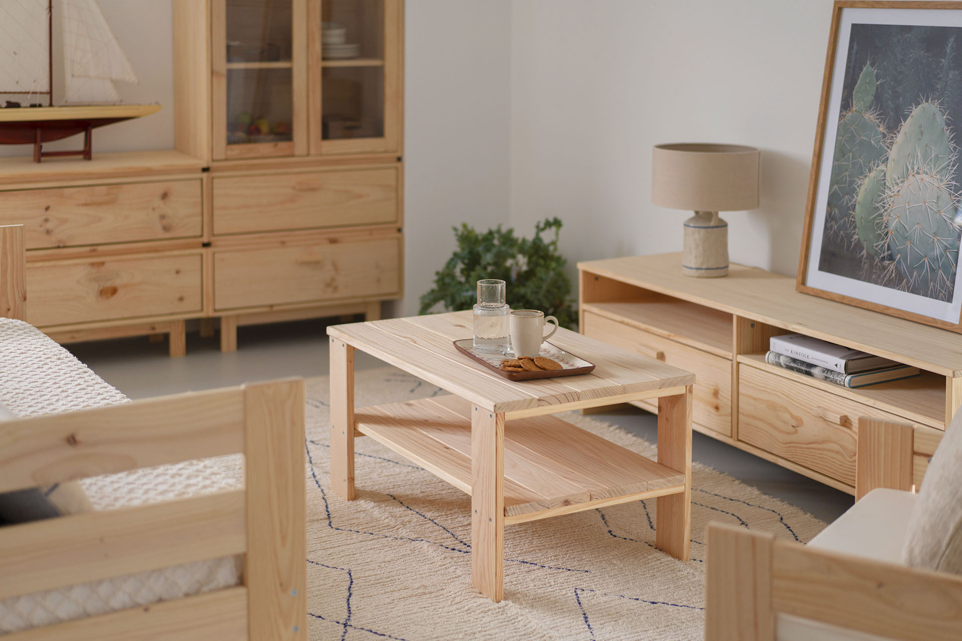 Imagen de ambiente 5 para:Mesa auxiliar de madera para sal&oacute;n